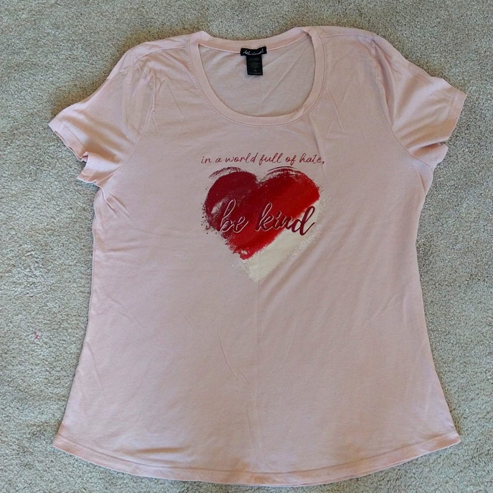 Dusty pink "in a world full of hate, be kind" T-shirt size XL